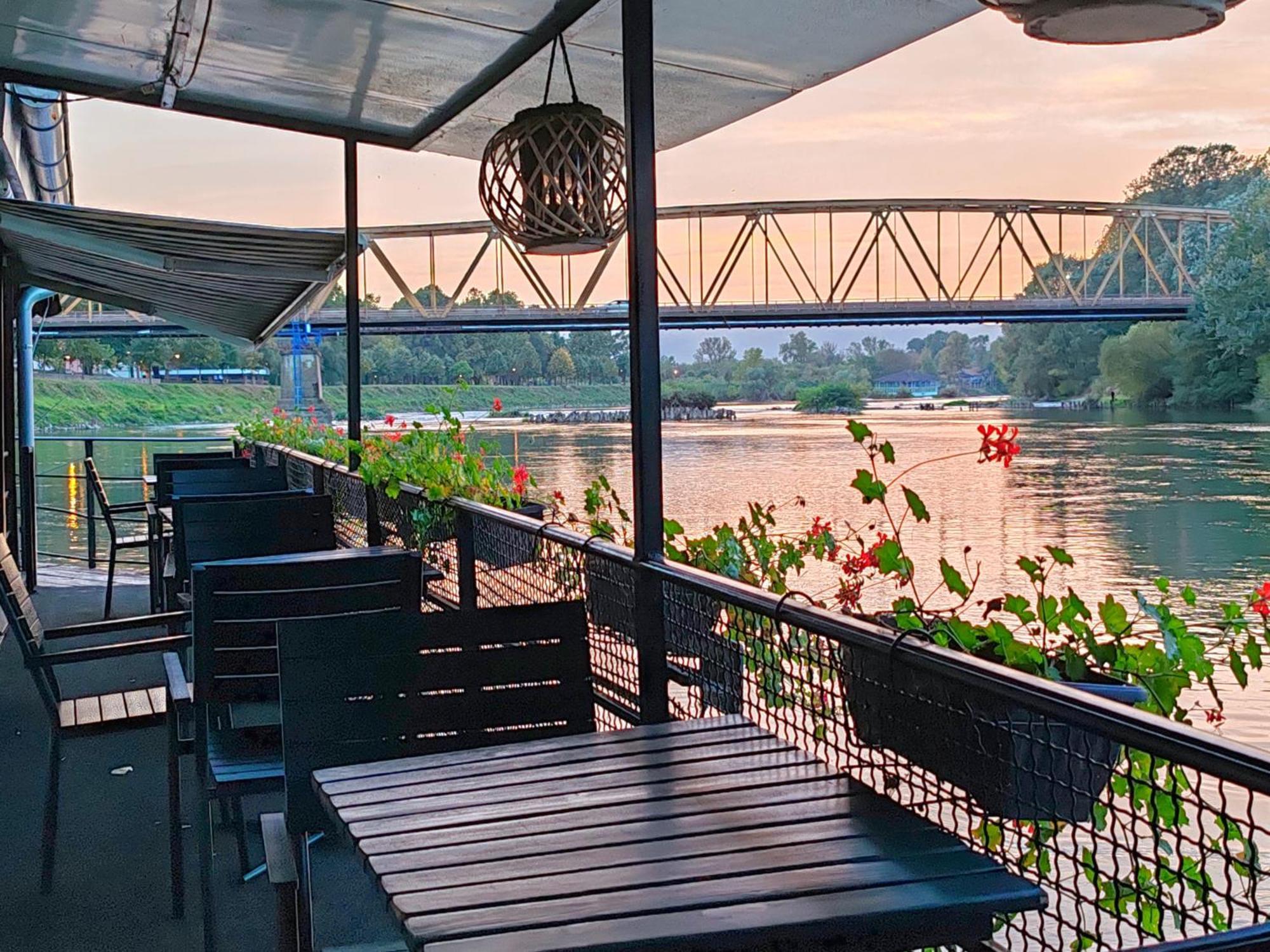 Cruiser Restoran Ćuprija Exterior foto
